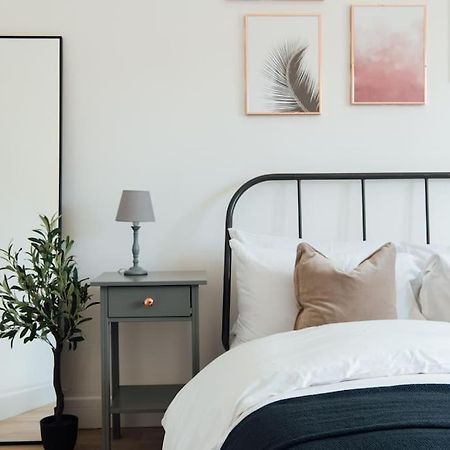Stylish 2 Bedroom Flat In Ilford, London Eksteriør bilde
