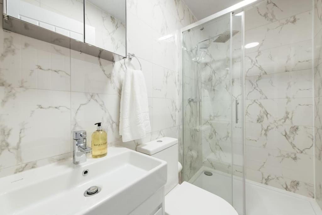 Stylish 2 Bedroom Flat In Ilford, London Eksteriør bilde