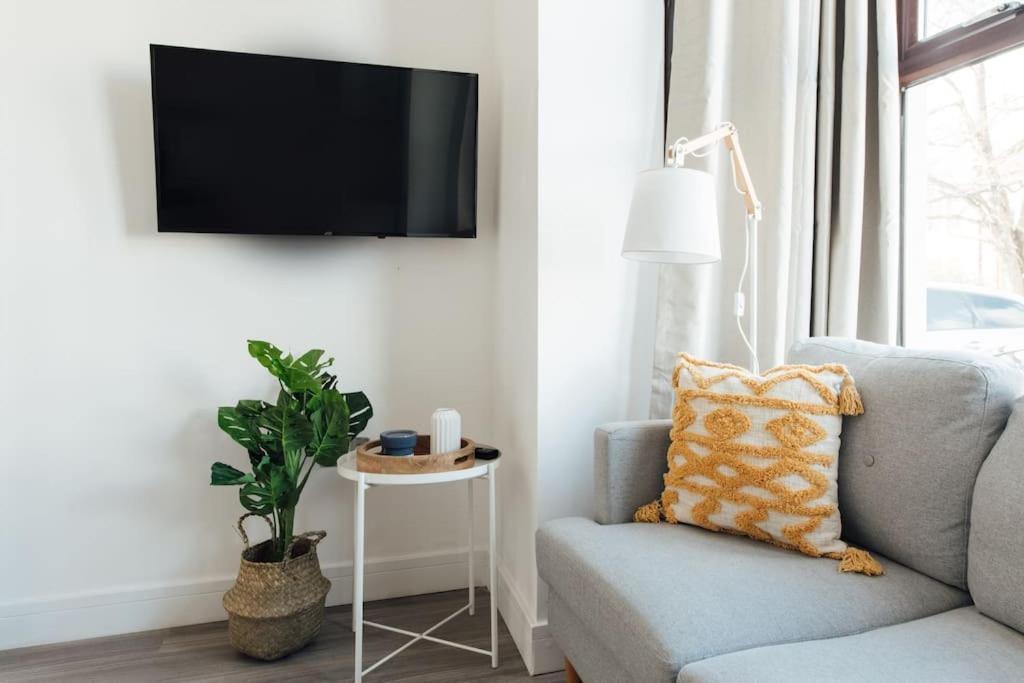 Stylish 2 Bedroom Flat In Ilford, London Eksteriør bilde